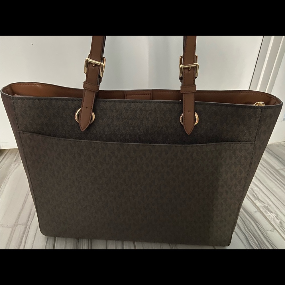 Michael Kors - Picture 2 of 3